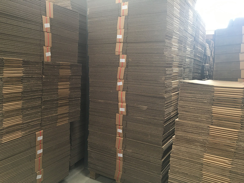 紙(zhi)箱生産團(tuán)隊